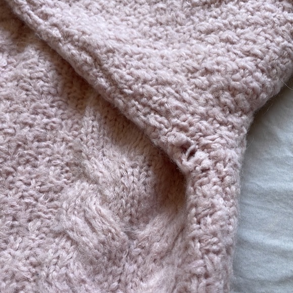 Aritzia light pink turtleneck sweater - Picture 4 of 7